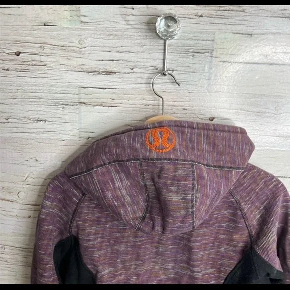 lululemon athletica Scuba Purple and Black Jacket size 8.
Shows signs of wear. - Picture 12 of 13